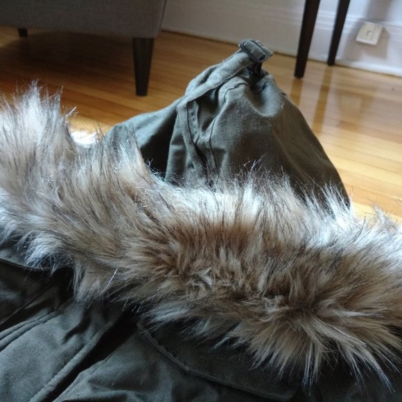 Unworn Aritzia Community parker - Picture 4 of 7